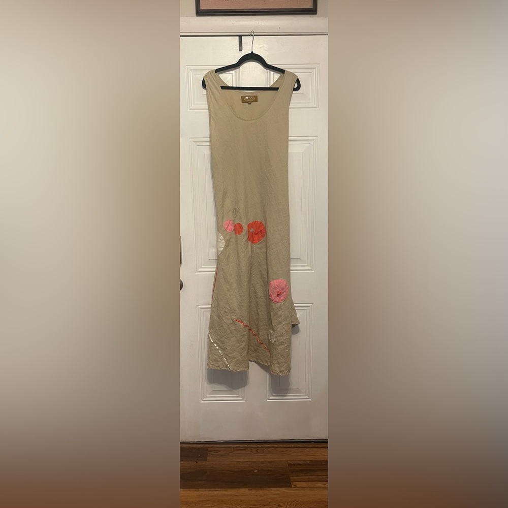 Donna Vinci Maxi Dress with Pink and Coral Appliqués linen